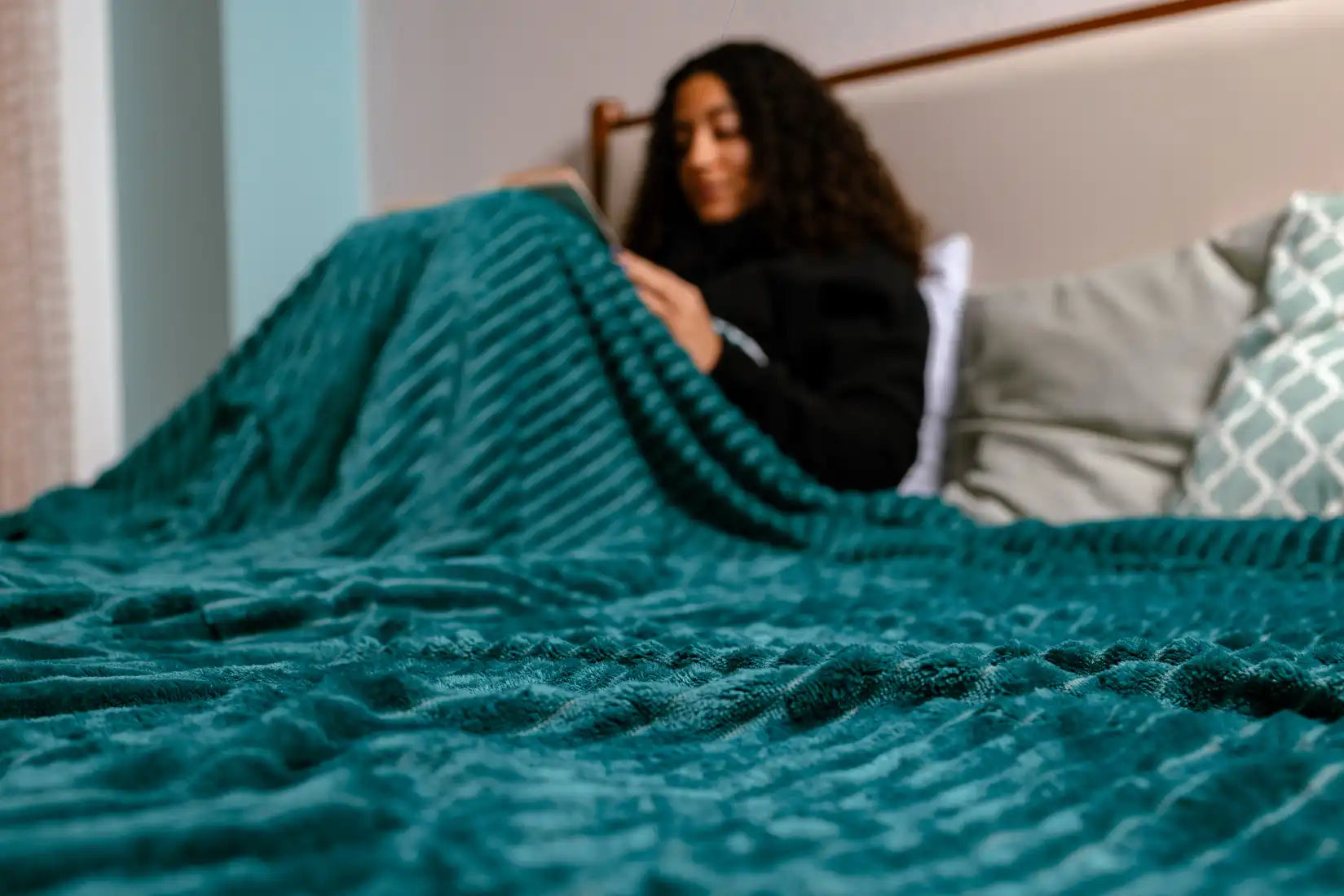 بطانية مخططة من المايكروفايبر/الشيربا مزدوجة الجوانب (220 × 240)