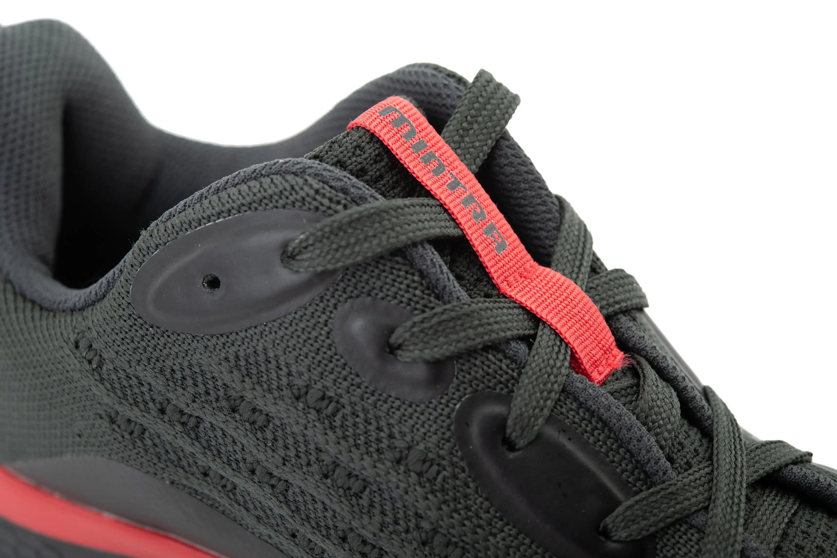 Stride أسود / أحمر نسائي