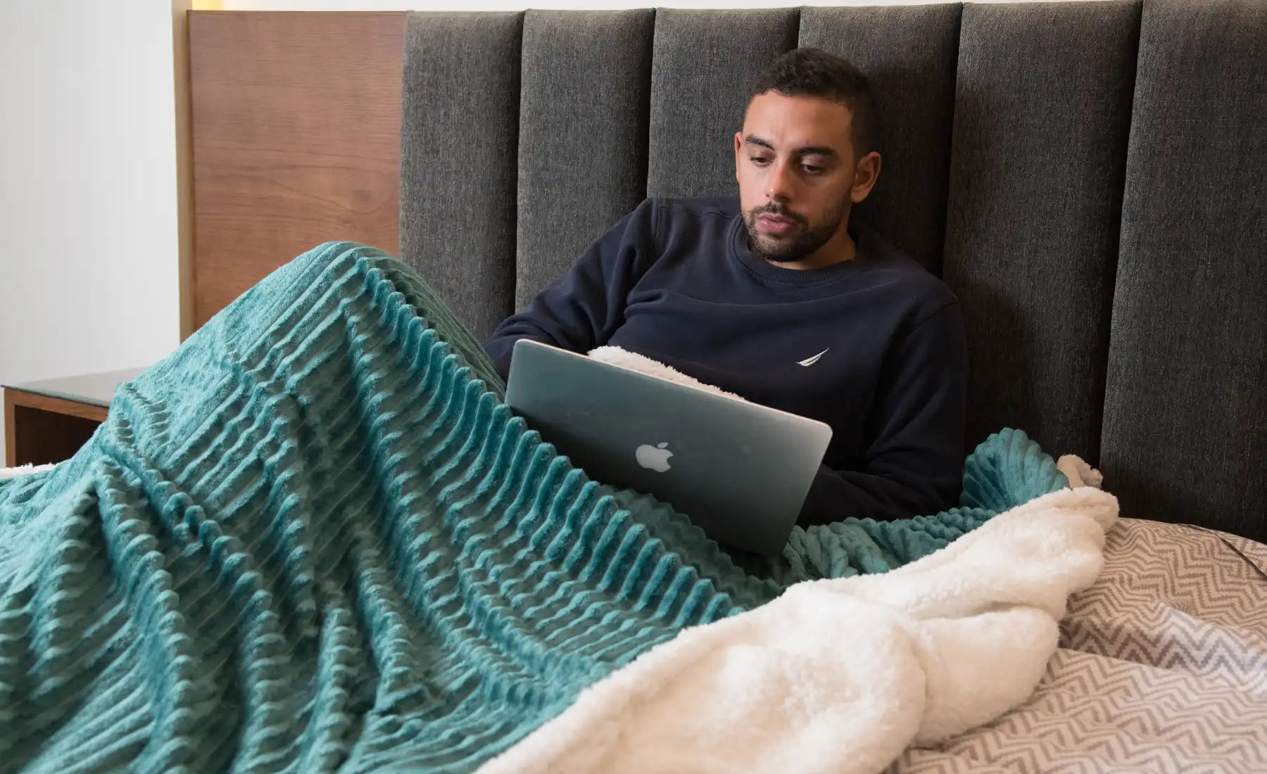 بطانية مخططة من المايكروفايبر/الشيربا مزدوجة الجوانب (220 × 240)