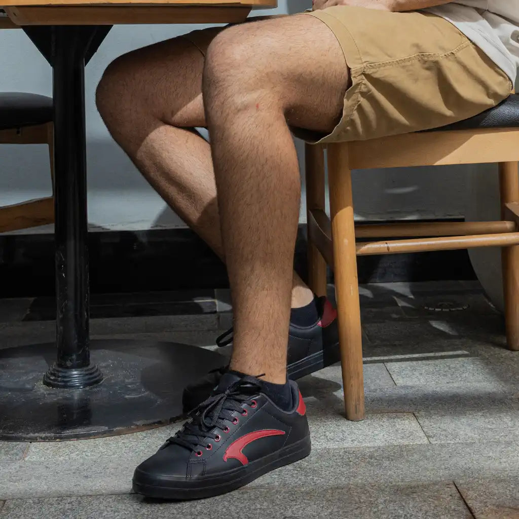 Urban للرجال باللون الأسود/الأحمر